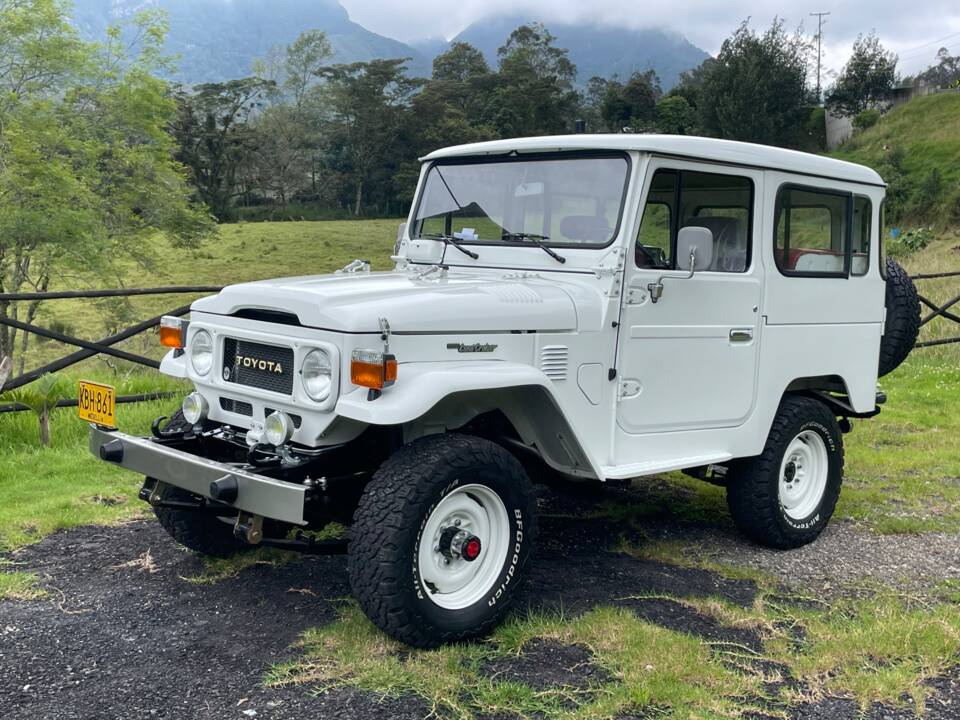 Immagine 2/27 di Toyota Land Cruiser FJ 40 (1982)