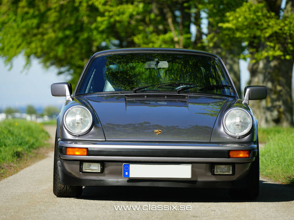 Imagen 21/30 de Porsche 911 Carrera 3.2 &quot;25 years 911&quot; (1988)