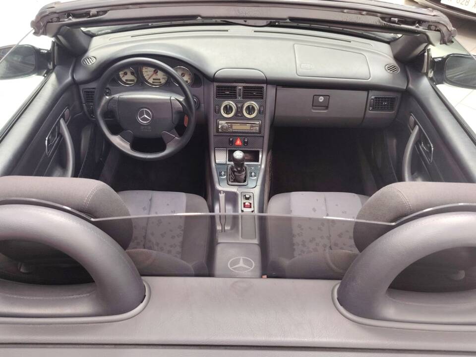 Bild 30/46 von Mercedes-Benz SLK 200 (2000)