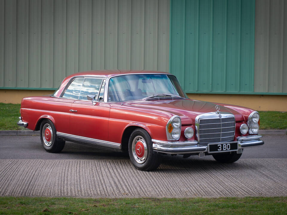 Image 7/32 de Mercedes-Benz 280 SE 3,5 (1971)