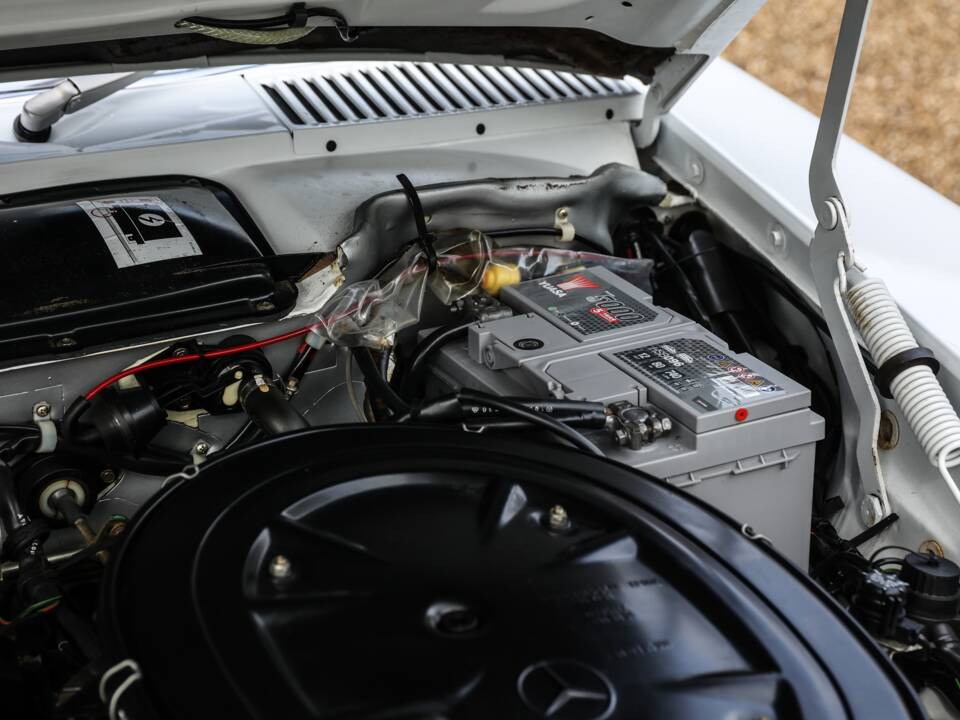 Image 29/35 of Mercedes-Benz 300 SL (1989)