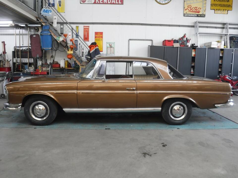 Image 6/50 of Mercedes-Benz 250 SE (1966)