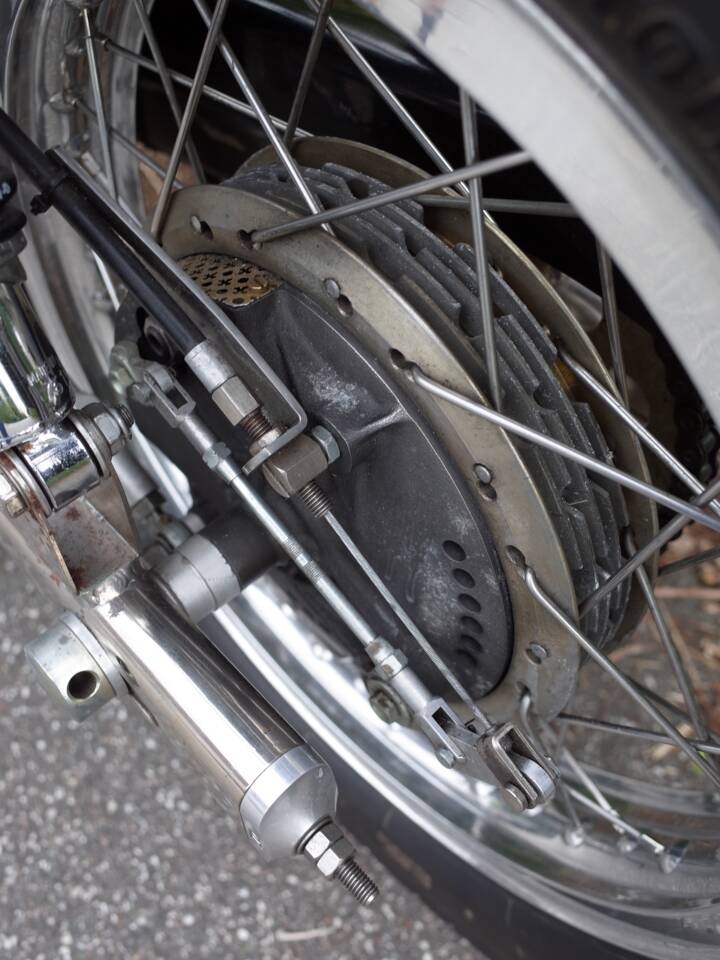 Image 15/24 of Egli-Vincent JMC 0101 (2006)