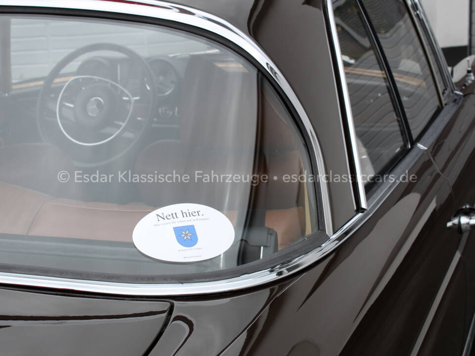 Image 26/35 of Mercedes-Benz 280 SE 3,5 (1970)