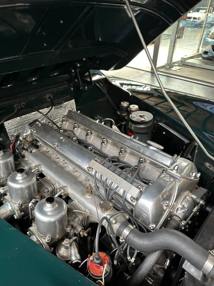 Image 17/19 de Jaguar XK 150 OTS (1958)