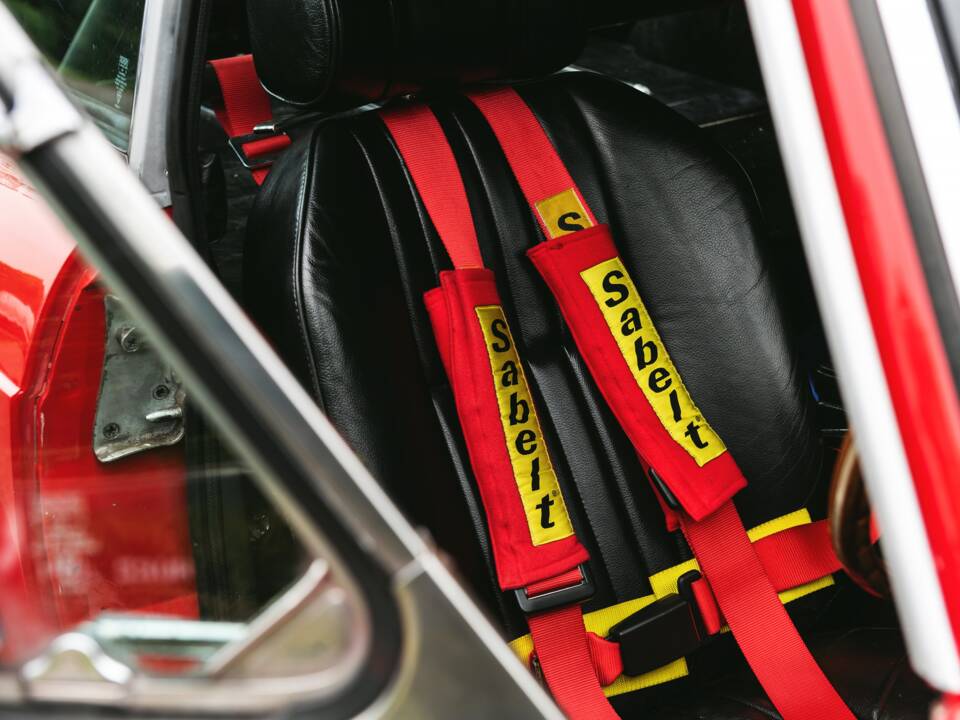 Image 37/50 of MG MGB GT V8 (1977)