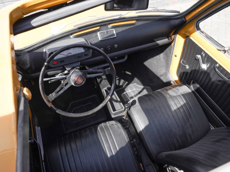 Image 17/26 of FIAT 500 L (1969)