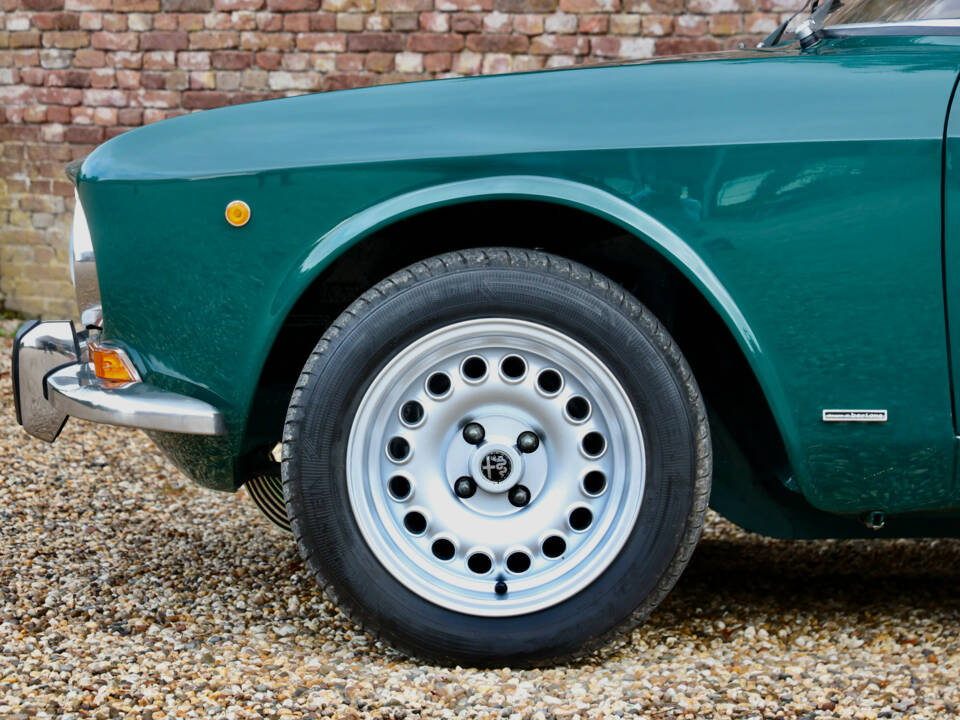 Immagine 9/50 di Alfa Romeo 2000 GTV (1973)