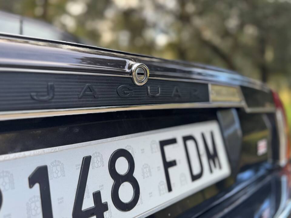 Image 14/47 of Jaguar XJ-S 3.6 (1988)