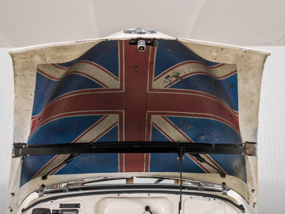 Image 45/50 of Morris Minor 1000 Traveller (1961)