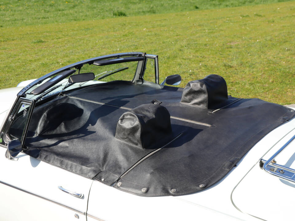 Bild 15/50 von MG MGB (1972)