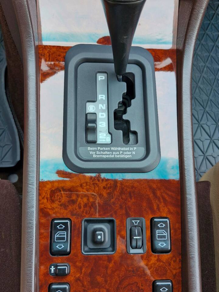 Immagine 13/20 di Mercedes-Benz 500 E (1991)