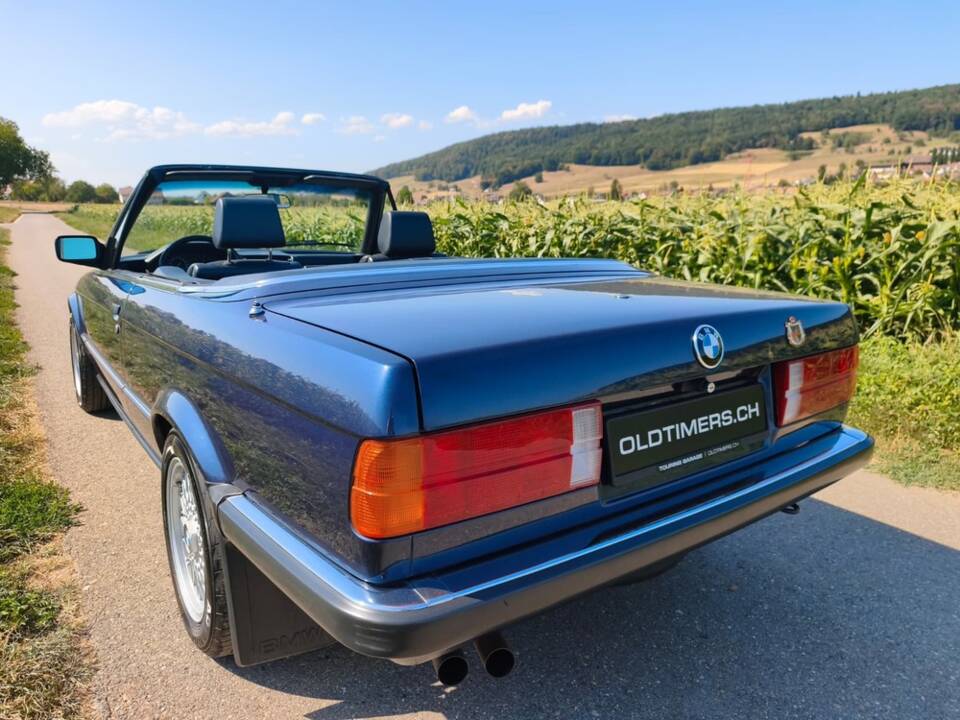 Afbeelding 23/26 van BMW 325i (1989)