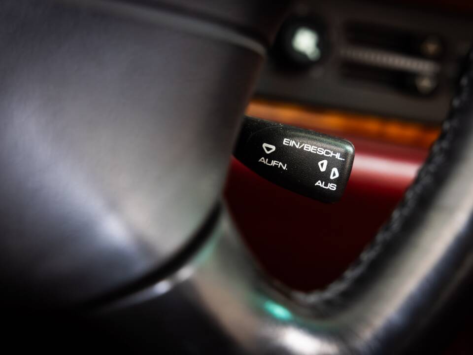 Immagine 17/32 di Porsche 911 Carrera (1994)