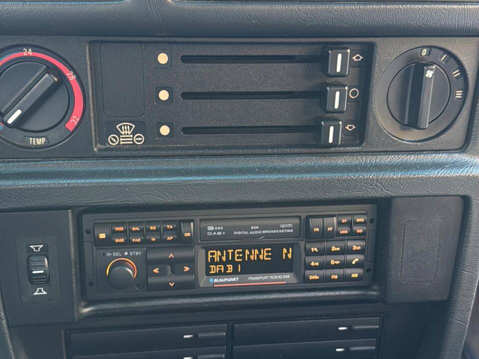Bild 14/21 von BMW 520i (1987)
