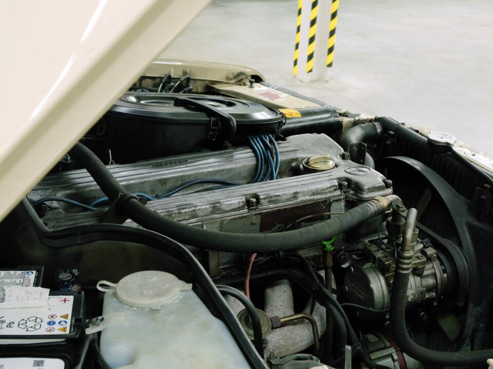 Bild 16/50 von Mercedes-Benz 280 SE (1984)