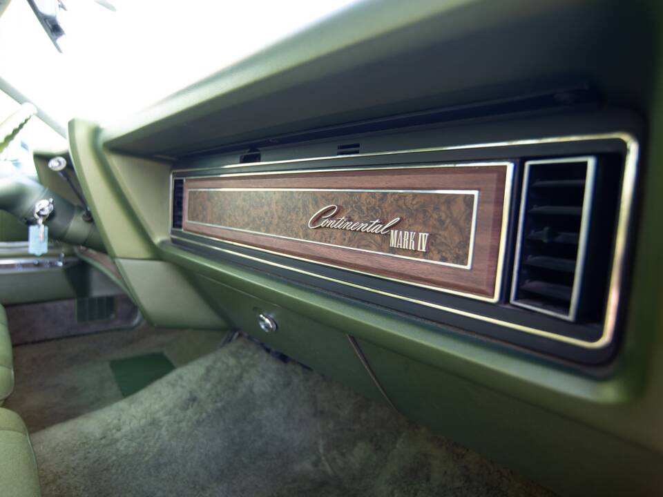 Bild 19/34 von Lincoln Continental Mark IV (1975)