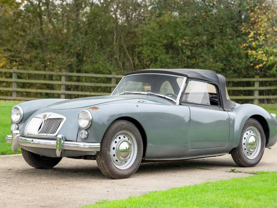 Image 1/36 of MG MGA 1500 (1959)