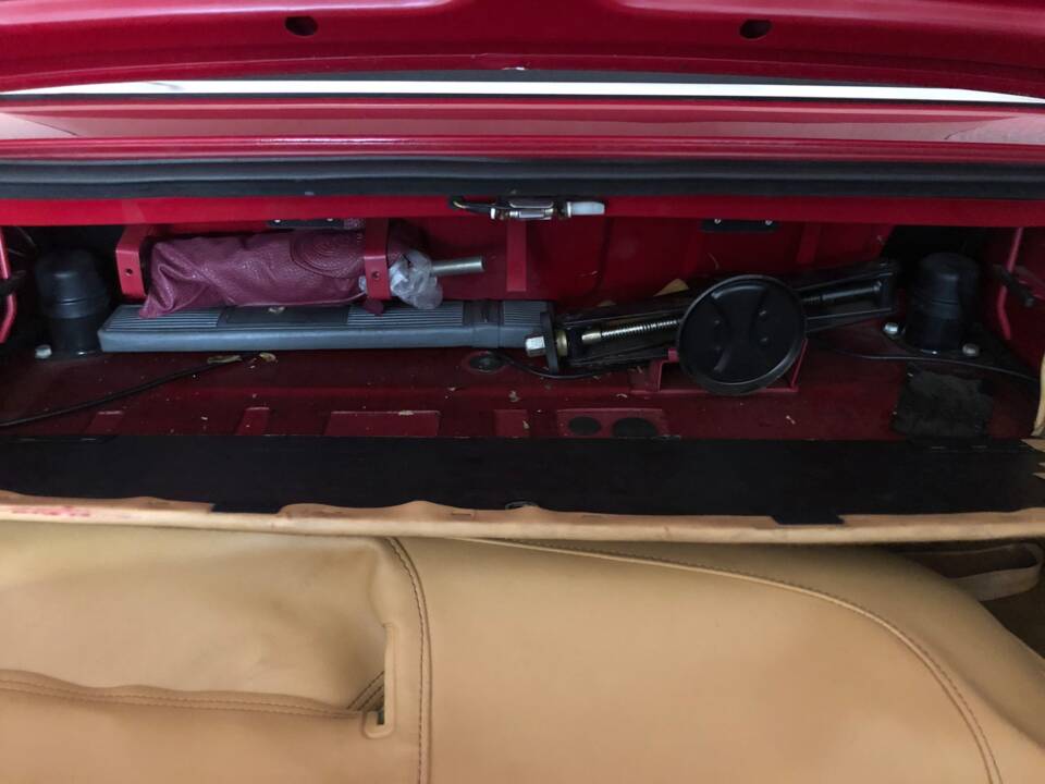 Immagine 17/17 di Alfa Romeo 2.0 Spider (1992)