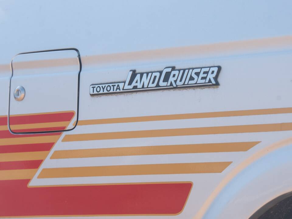 Image 28/46 of Toyota Land Cruiser FJ 62 (1988)