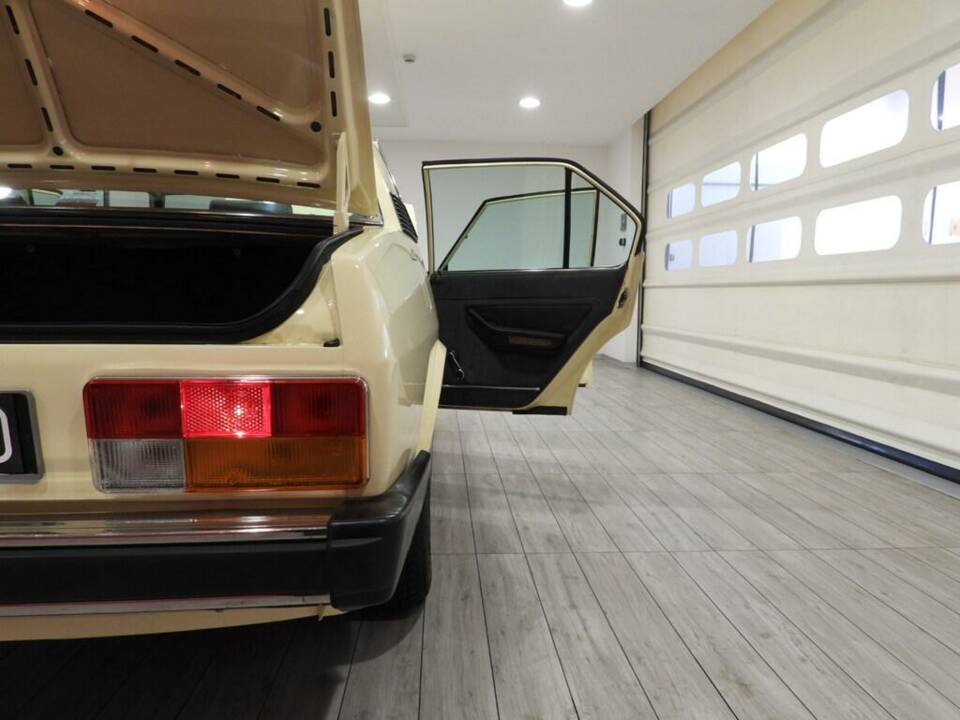 Image 13/15 of Alfa Romeo Alfetta 2.0 (1981)