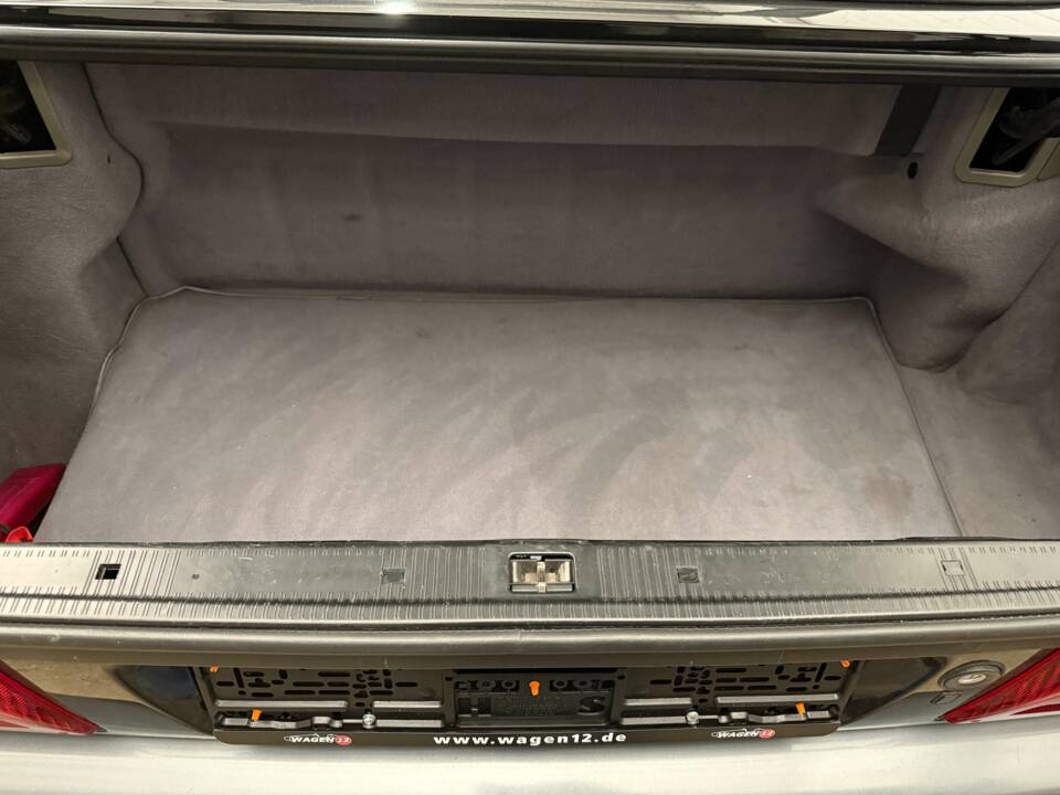 Image 15/16 of Mercedes-Benz 500 SL (1992)