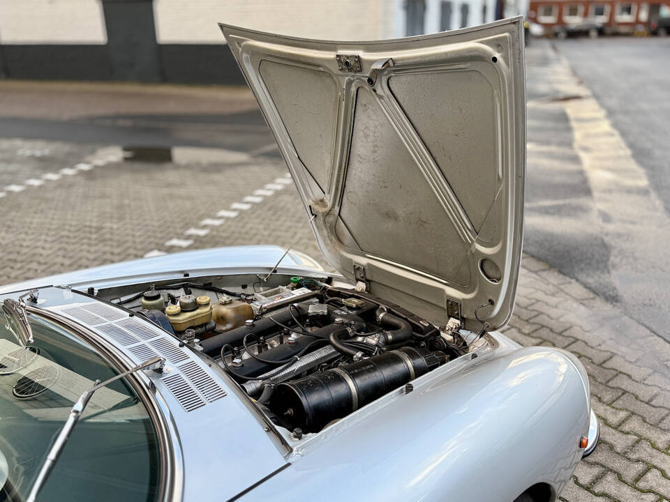 Image 18/71 of Alfa Romeo 2000 Spider Veloce (1977)