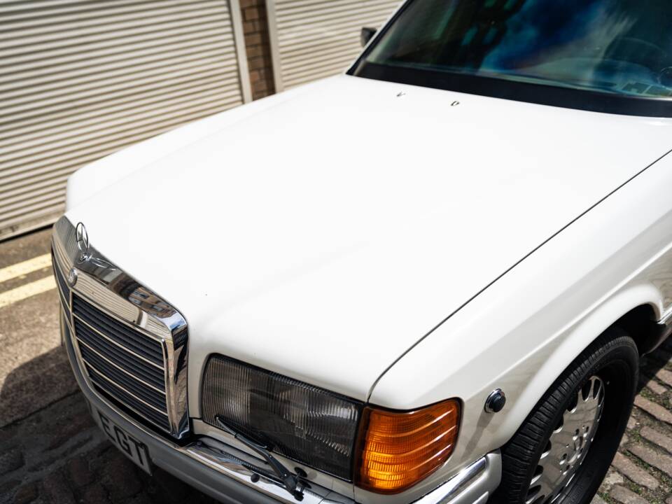 Image 35/50 of Mercedes-Benz 500 SEL (1984)