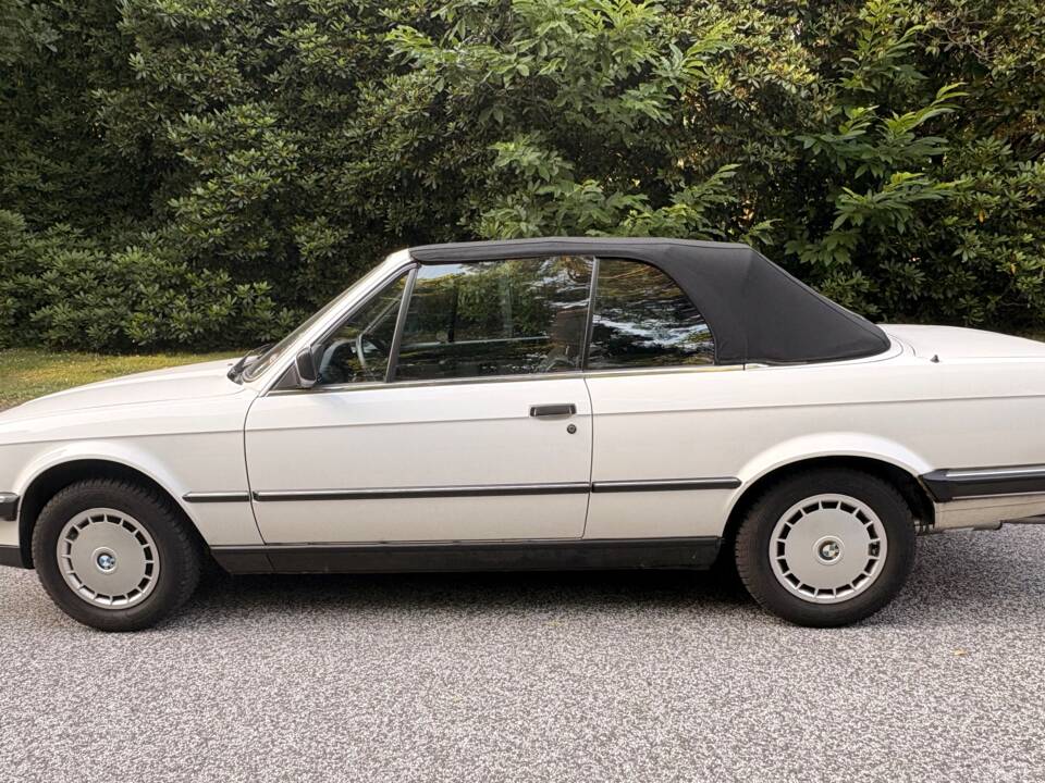 Immagine 6/75 di BMW 320i (1988)