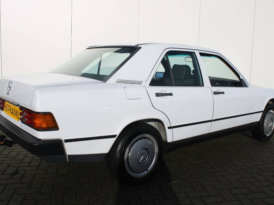 Imagen 2/14 de Mercedes-Benz 190 D (1986)
