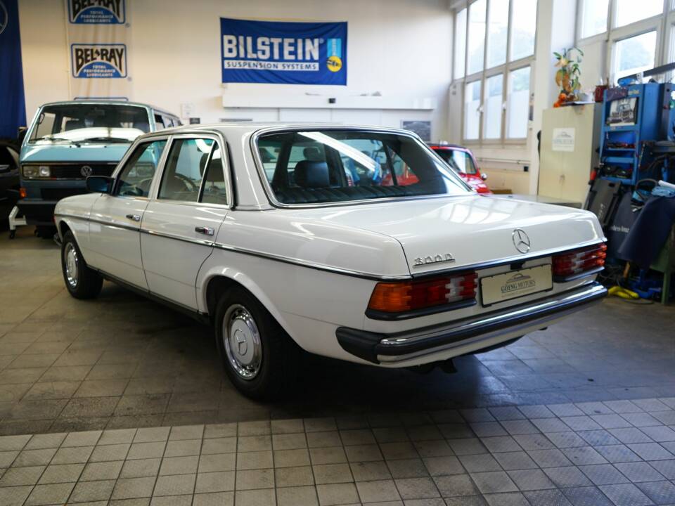 Image 11/33 of Mercedes-Benz 300 D (1984)