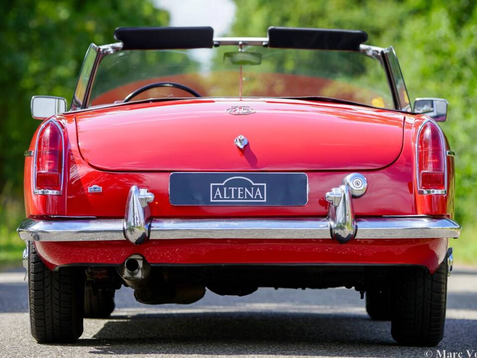 Image 19/39 de MG MGB (1964)