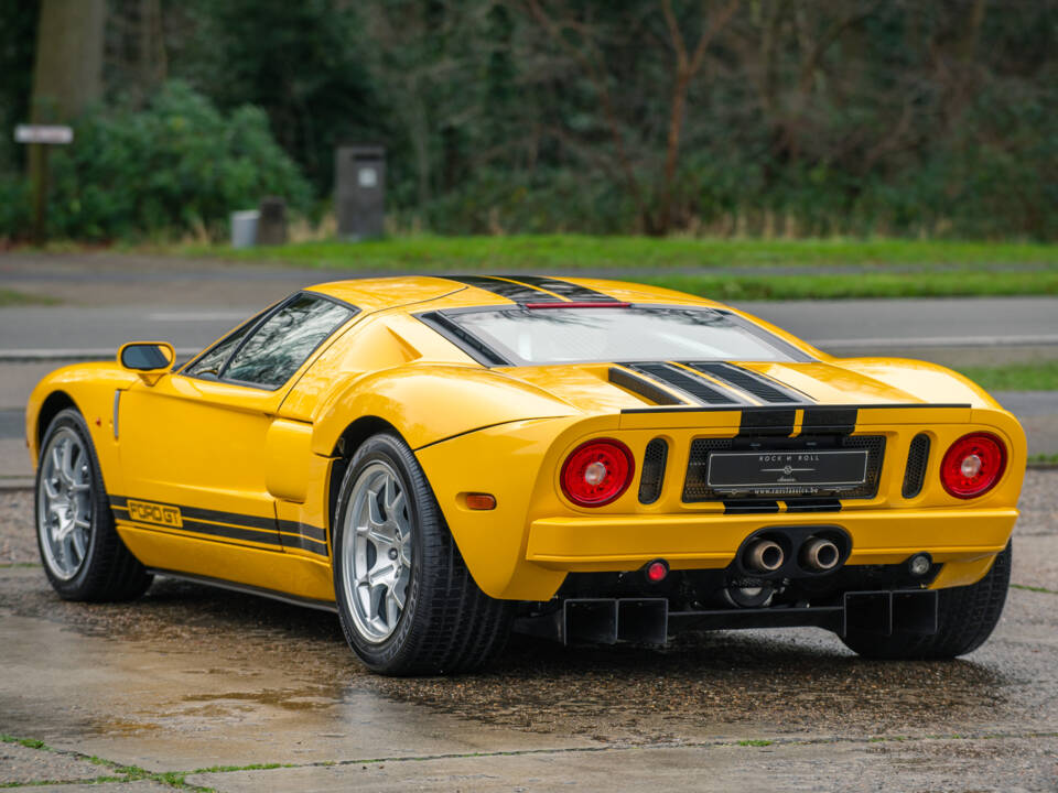 Image 16/30 of Ford GT (2005)