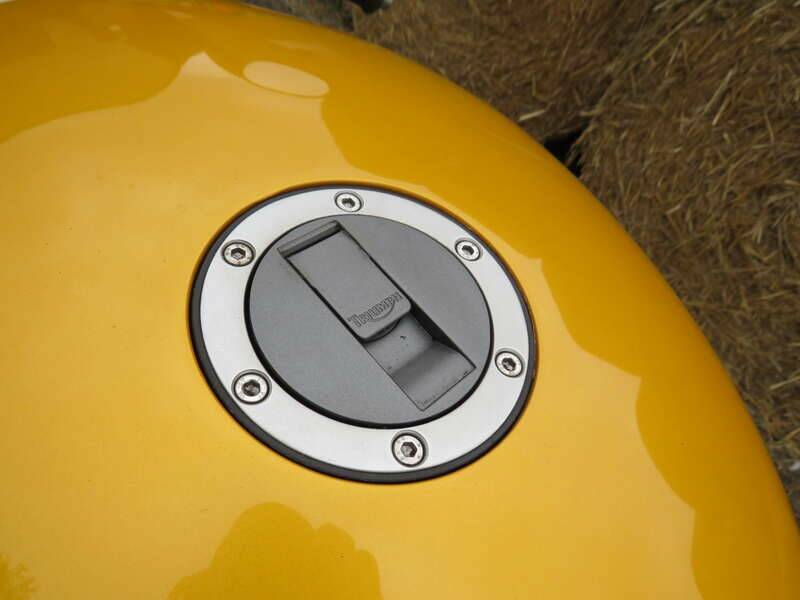 Image 14/39 of Triumph DUMMY (2006)