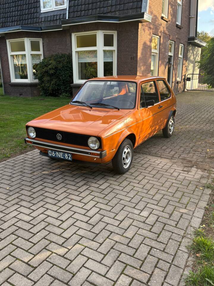 Image 2/17 of Volkswagen Golf Mk I 1.1 (1976)