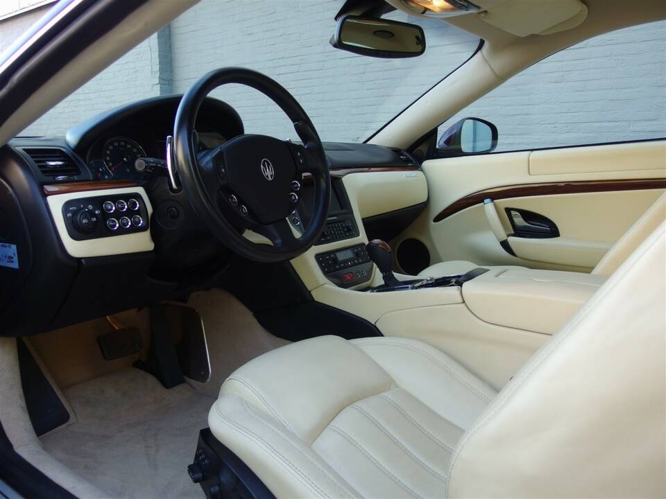 Image 44/98 of Maserati GranTurismo 4.2 (2008)