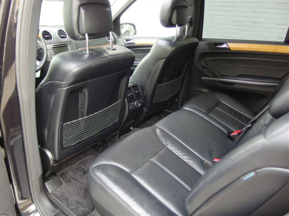 Image 71/99 of Mercedes-Benz GL 550 4MATIC (2009)