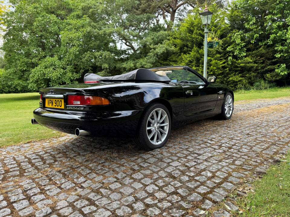 Image 13/30 de Aston Martin DB 7 Vantage Volante (2003)