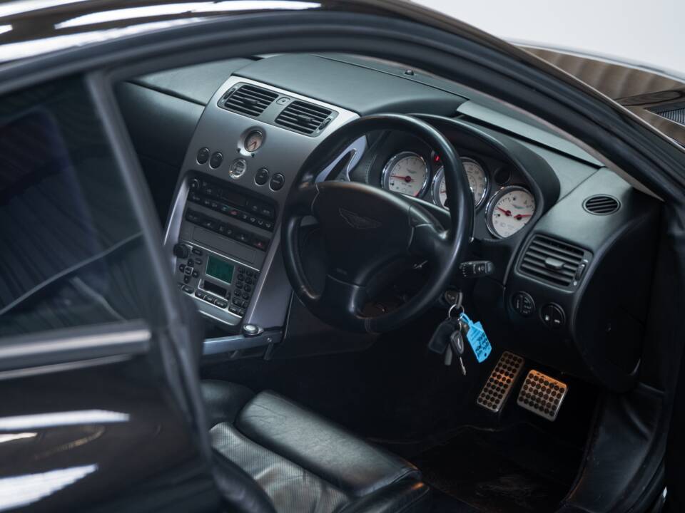 Image 47/50 de Aston Martin V12 Vanquish (2004)