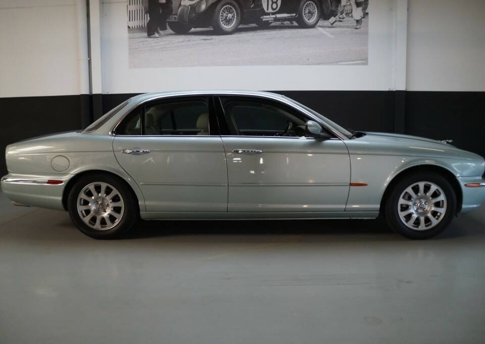 Imagen 3/46 de Jaguar XJ 8 4.2 (2004)