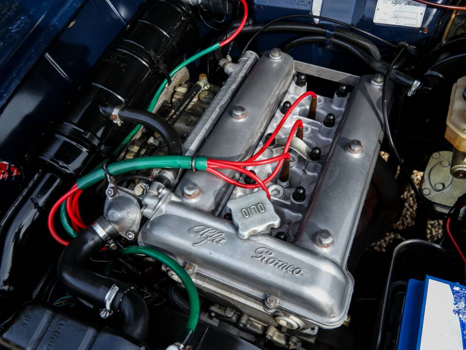 Image 37/50 of Alfa Romeo Giulia Nuova Super 1300 (1975)