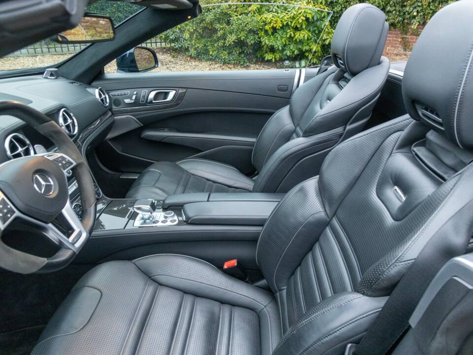 Immagine 33/50 di Mercedes-Benz SL 63 AMG (2012)