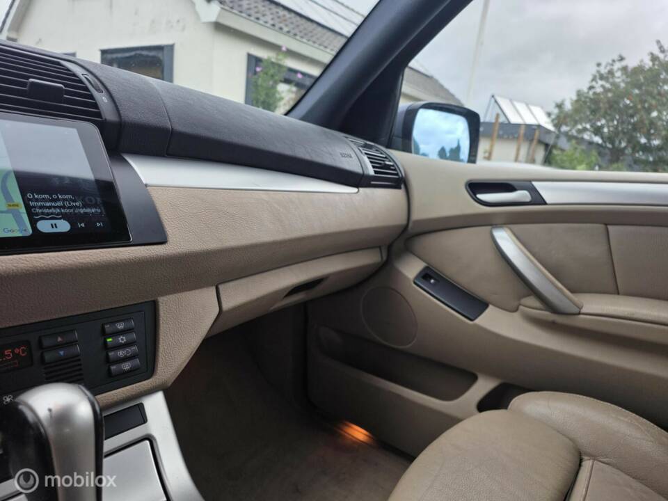 Bild 25/46 von BMW X5 3.0i (2003)