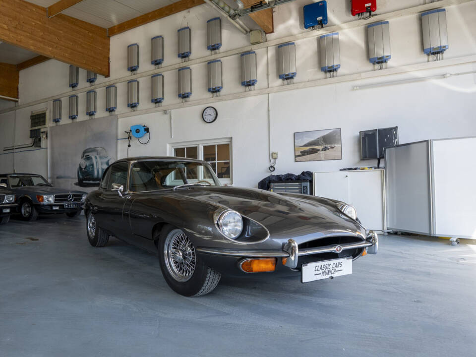 Image 8/15 of Jaguar E-Type (1969)