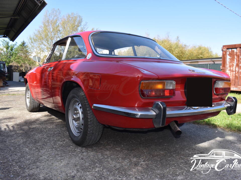 Image 8/42 of Alfa Romeo 2000 GTV (1971)