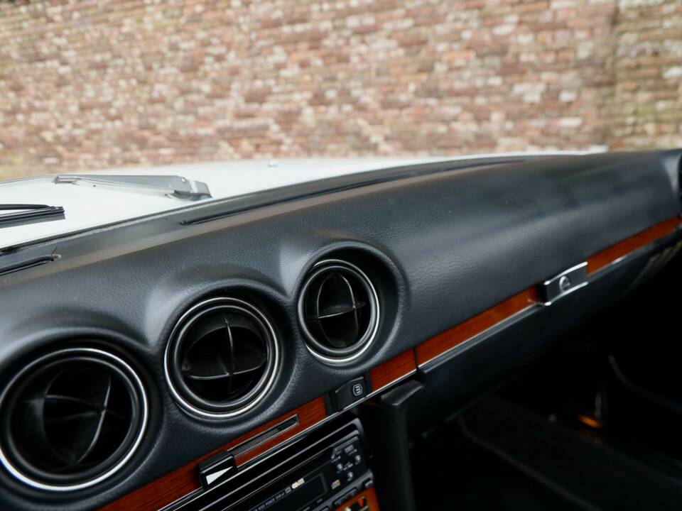 Image 35/50 de Mercedes-Benz 280 SL (1977)