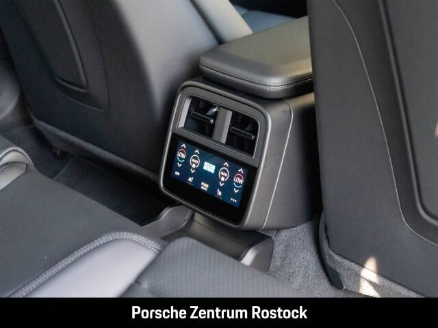Obraz 29/35 pojazdu Porsche Taycan 4S (1900)