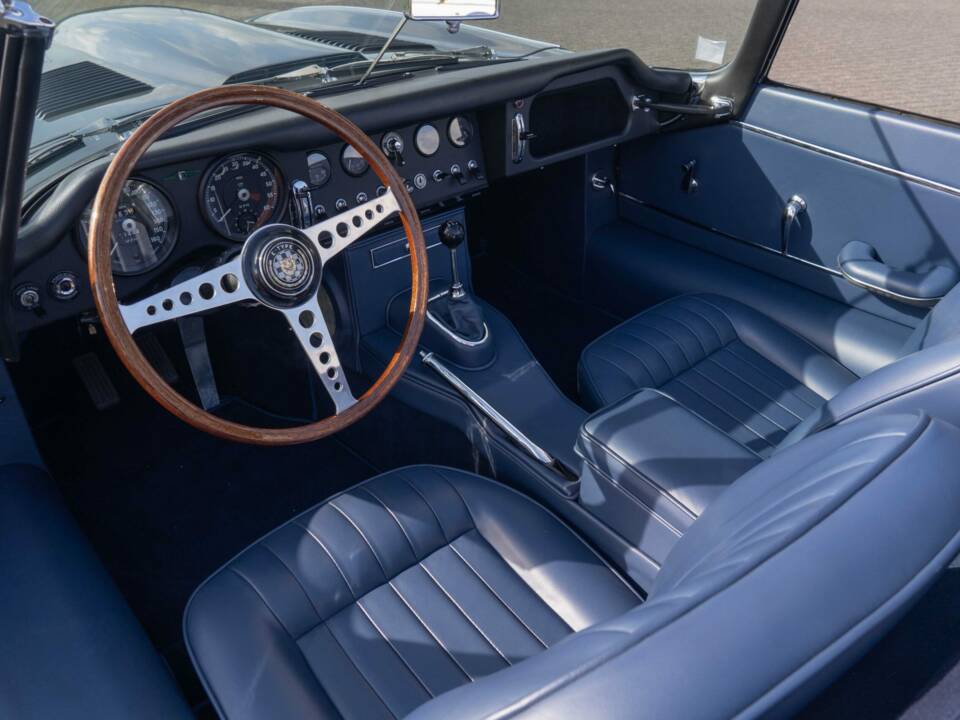 Image 6/6 of Jaguar E-Type 4.2 (1965)