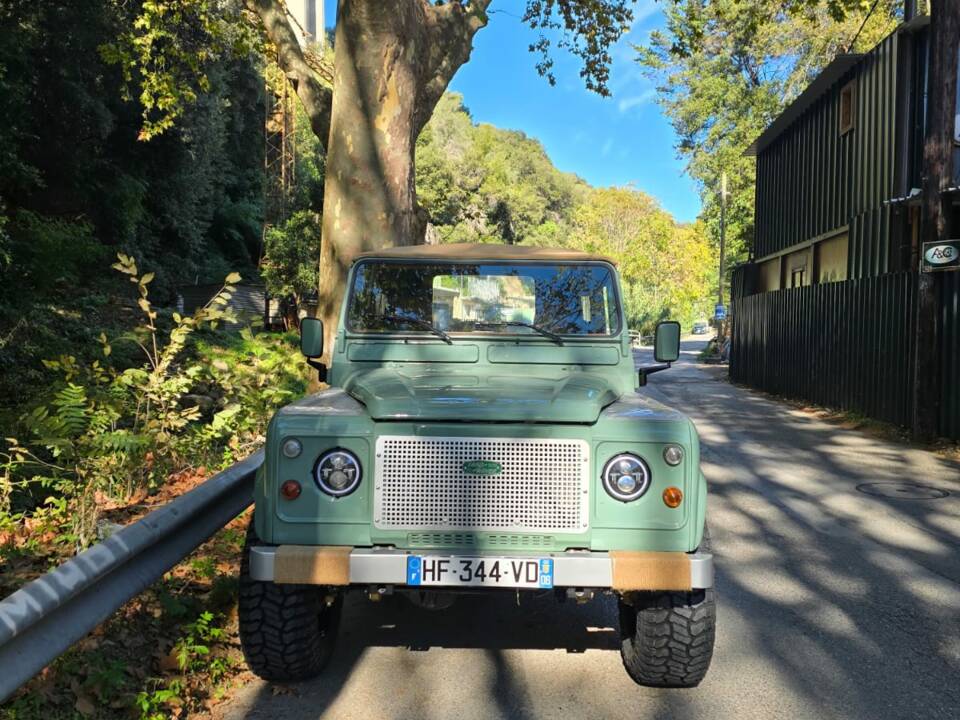 Image 27/72 of Land Rover 90 (1987)