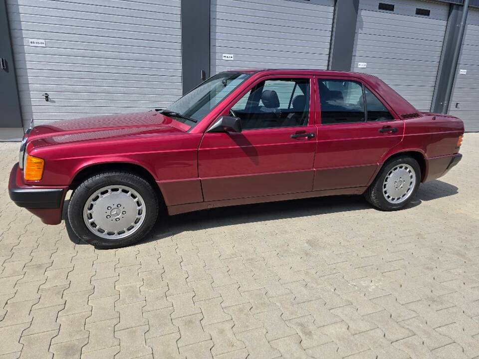 Imagen 35/69 de Mercedes-Benz 190 E 1.8 (1991)